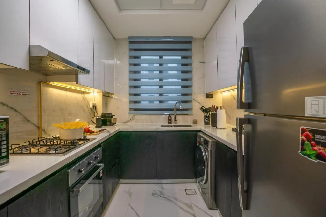 Serene Family Haven With Gym Pool And Sauna Dubai 0*,