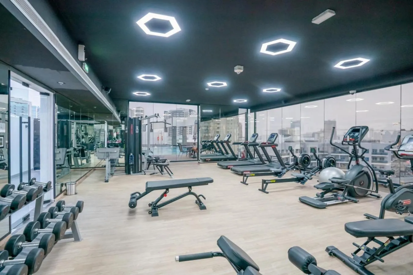 Apartment Serene Family Haven With Gym Pool And Sauna Dubai