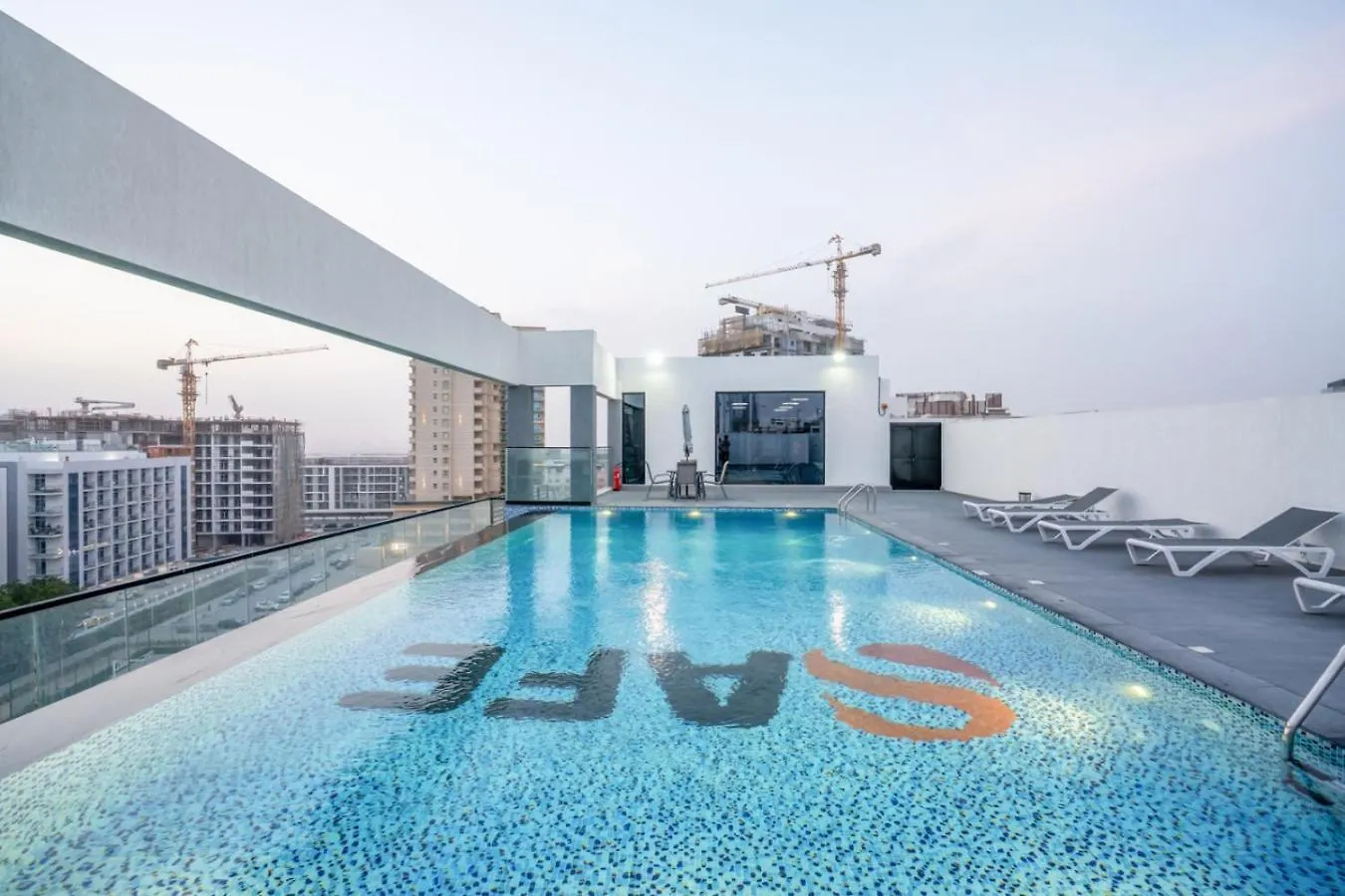 Serene Family Haven With Gym Pool And Sauna Dubai
