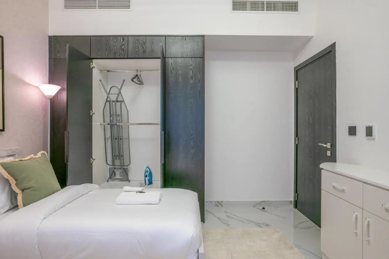 Serene Family Haven With Gym Pool And Sauna Dubai