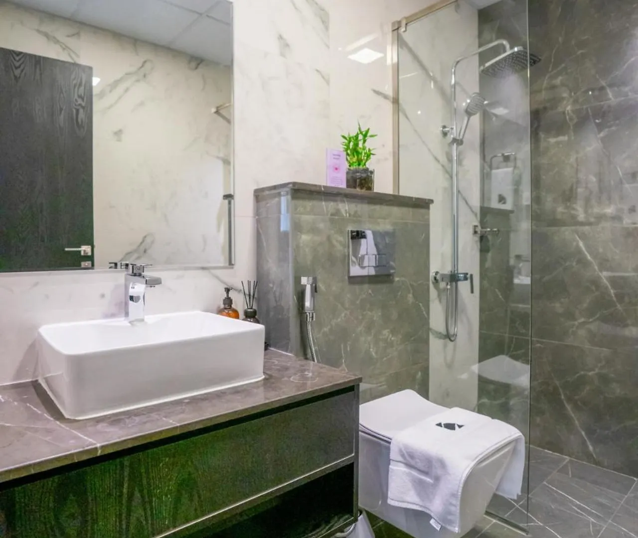 Serene Family Haven With Gym Pool And Sauna Dubai 0*,  United Arab Emirates