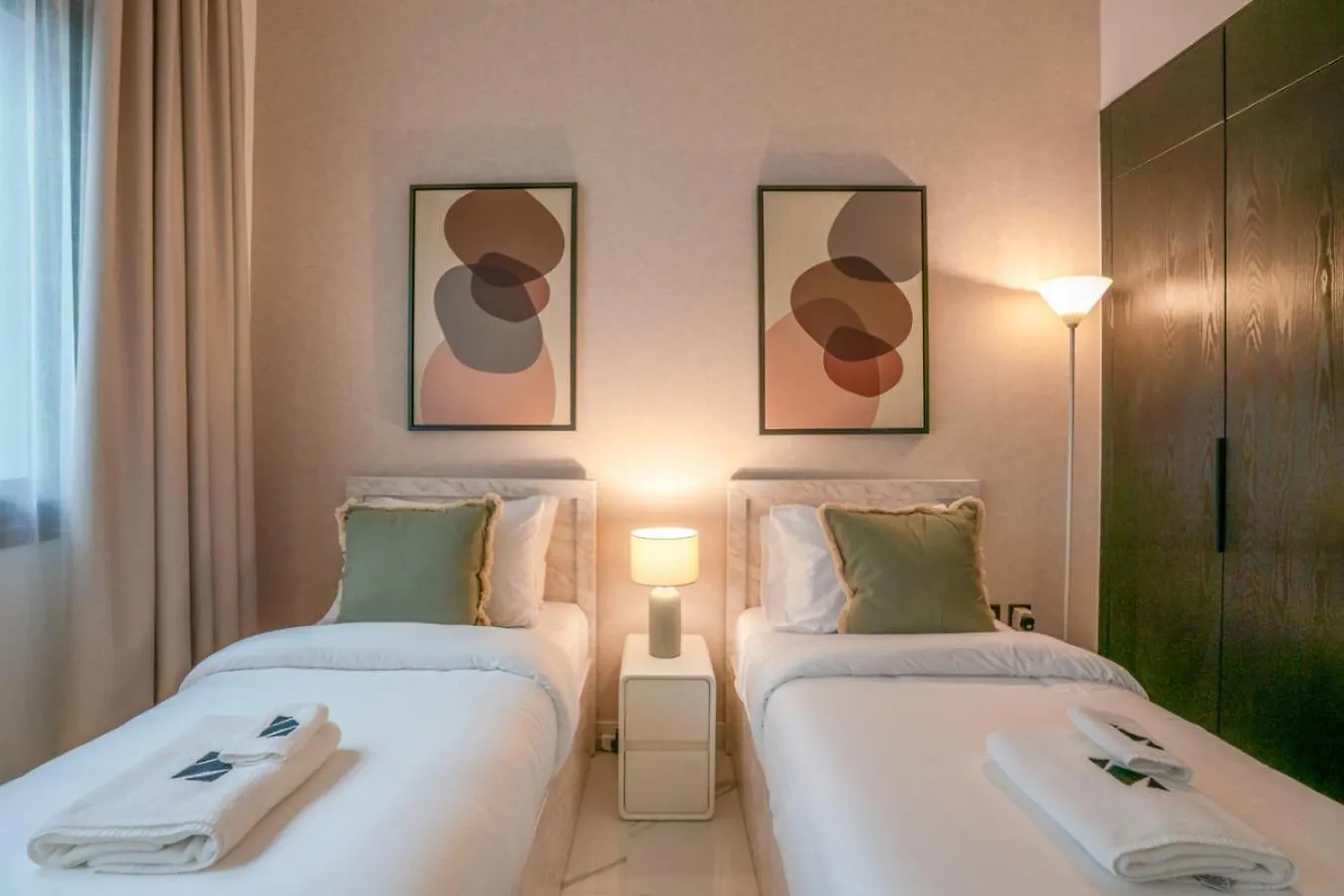 Serene Family Haven With Gym Pool And Sauna Dubai