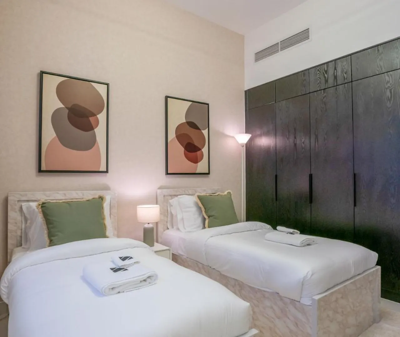 Serene Family Haven With Gym Pool And Sauna Dubai 0*,  United Arab Emirates