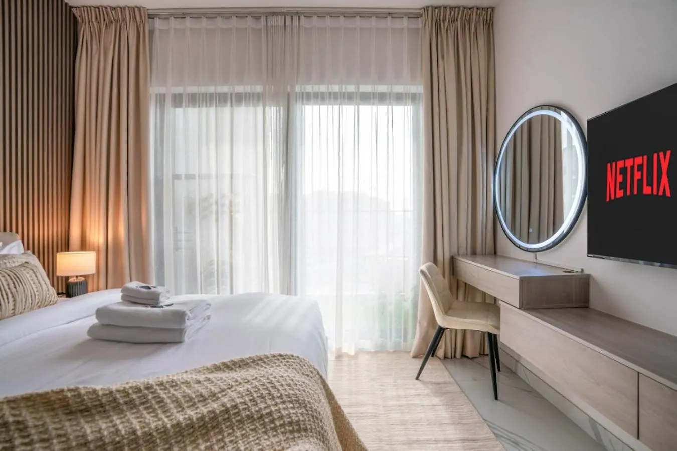 Apartment Serene Family Haven With Gym Pool And Sauna Dubai