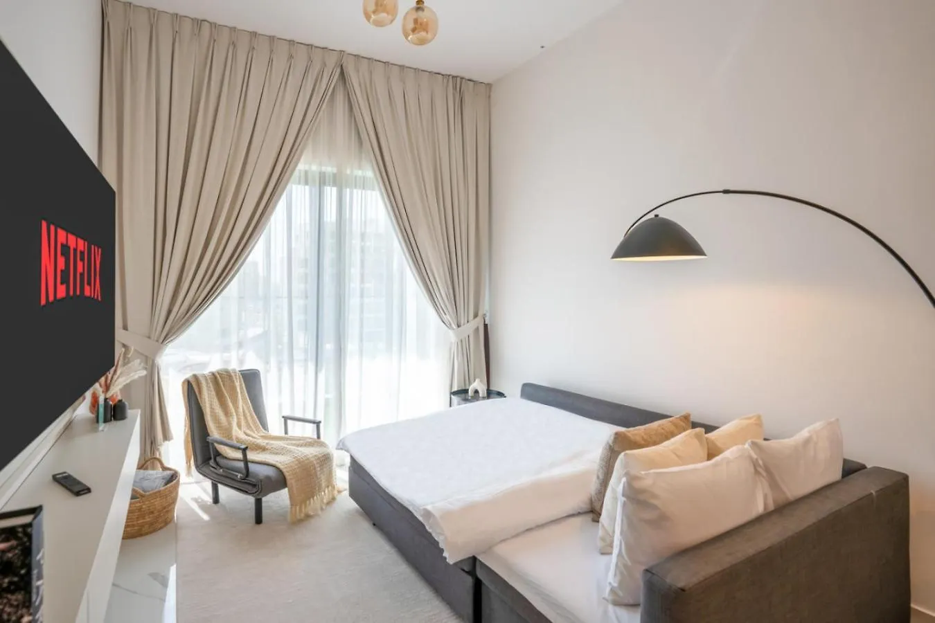 Serene Family Haven With Gym Pool And Sauna Dubai