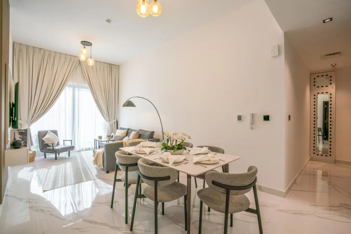 Apartment Serene Family Haven With Gym Pool And Sauna Dubai