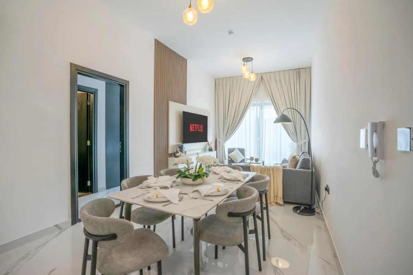 Serene Family Haven With Gym Pool And Sauna Dubai