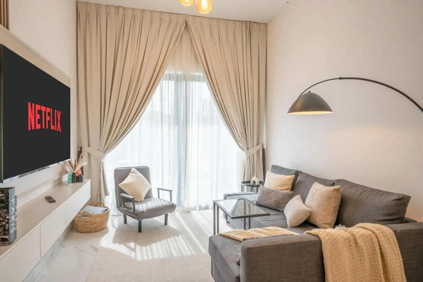 Serene Family Haven With Gym Pool And Sauna Dubai