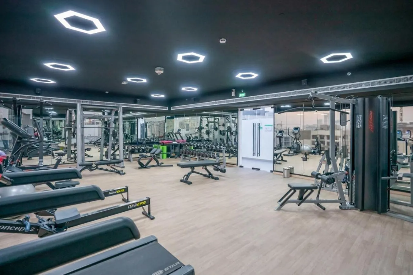 Apartment Serene Family Haven With Gym Pool And Sauna Dubai